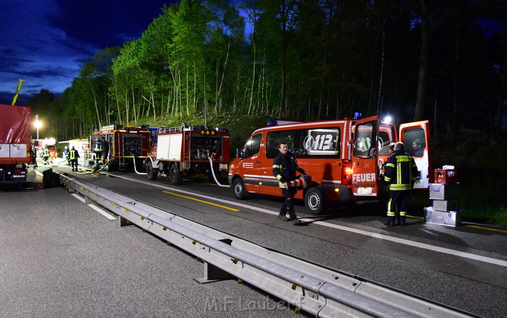 VU Gefahrgut LKW umgestuerzt A 4 Rich Koeln Hoehe AS Gummersbach P637.JPG - Miklos Laubert